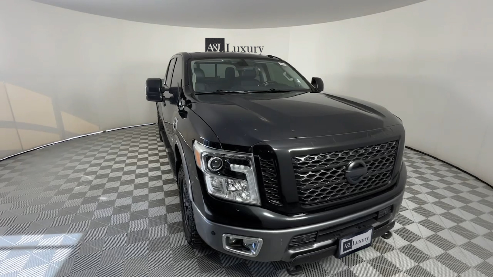 2017 Nissan Titan PRO-4X 4×4