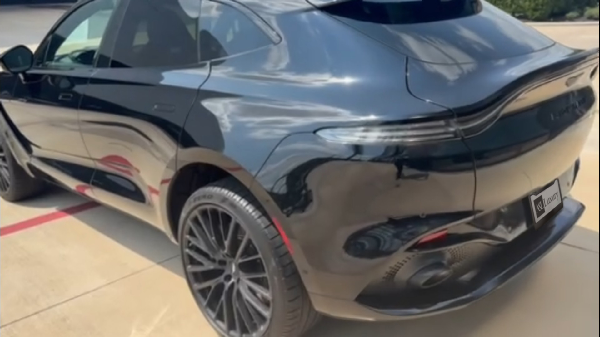2024 Aston Martin DBX