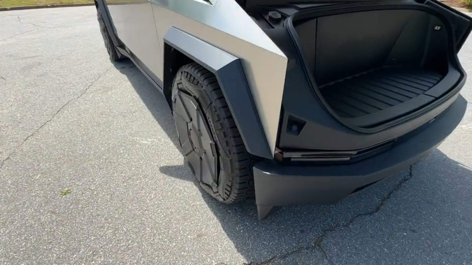 2024 Tesla Cybertruck Base