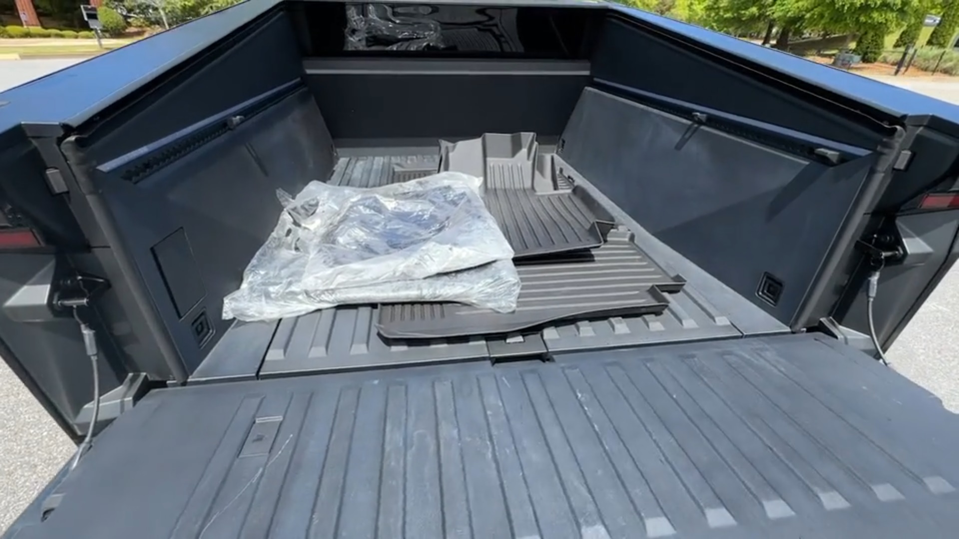 2024 Tesla Cybertruck Base