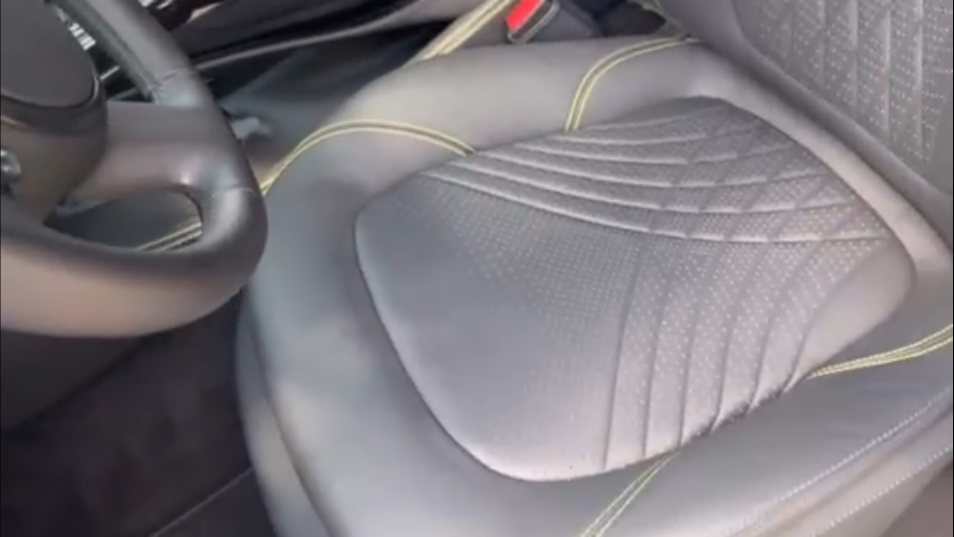 2024 Aston Martin DBX