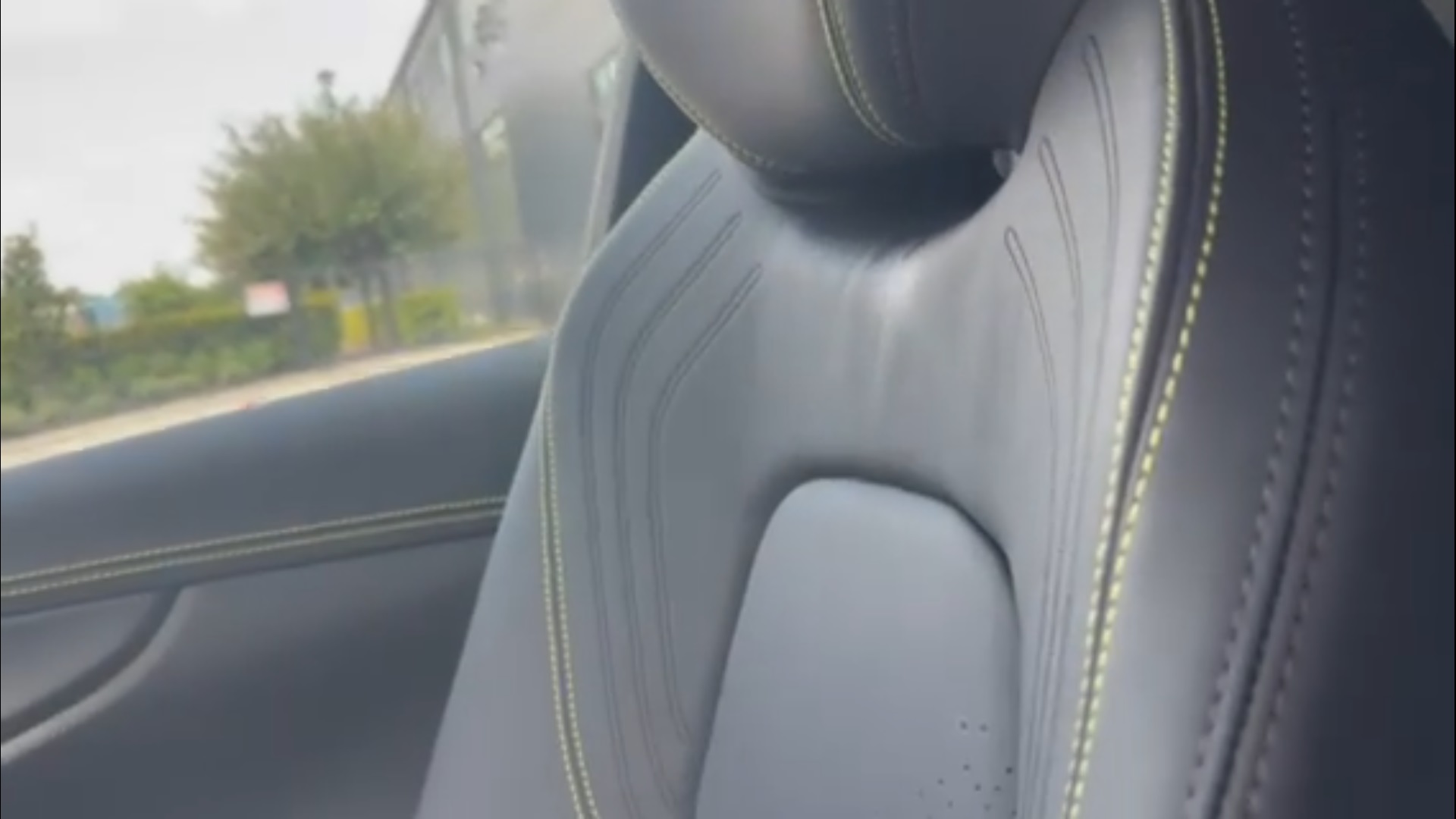 2024 Aston Martin DBX