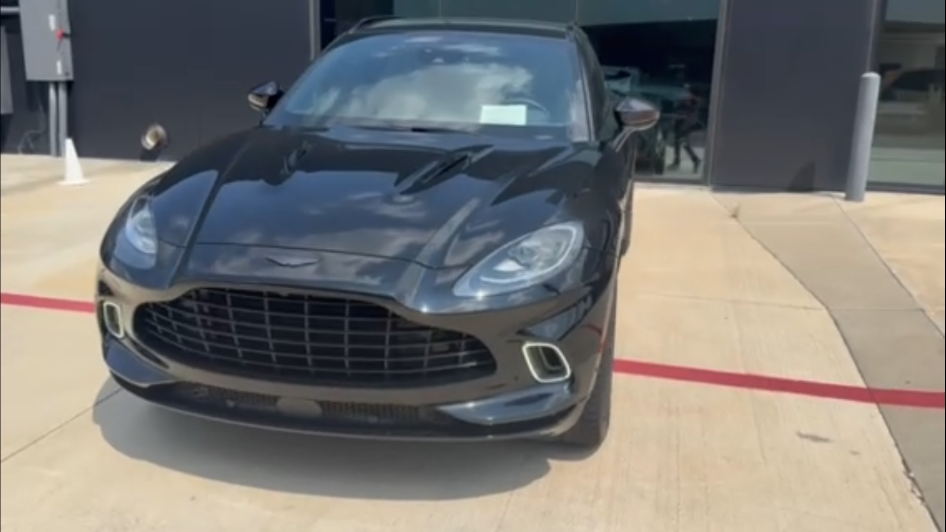 2024 Aston Martin DBX