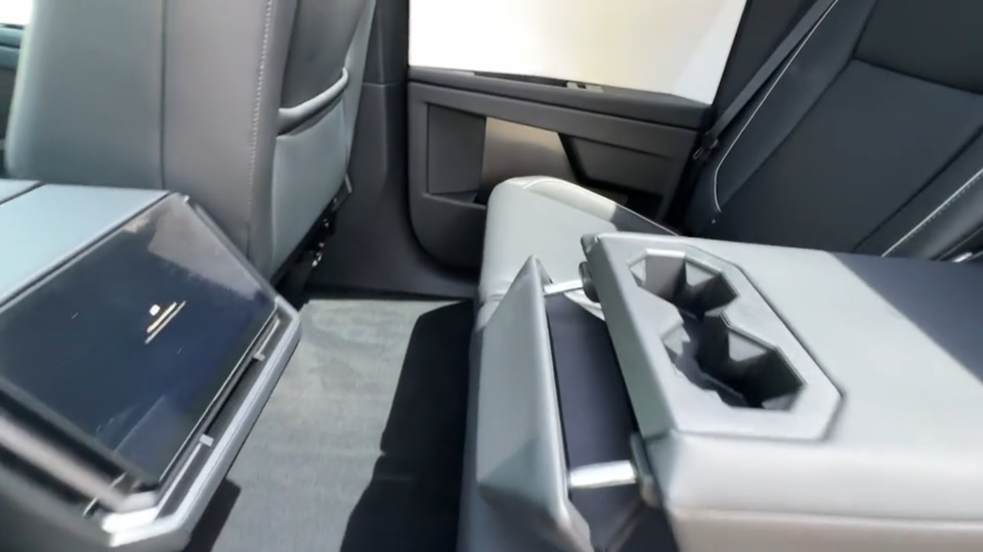 2024 Tesla Cybertruck Base