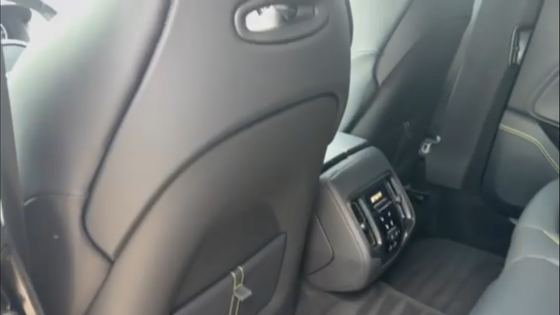 2024 Aston Martin DBX