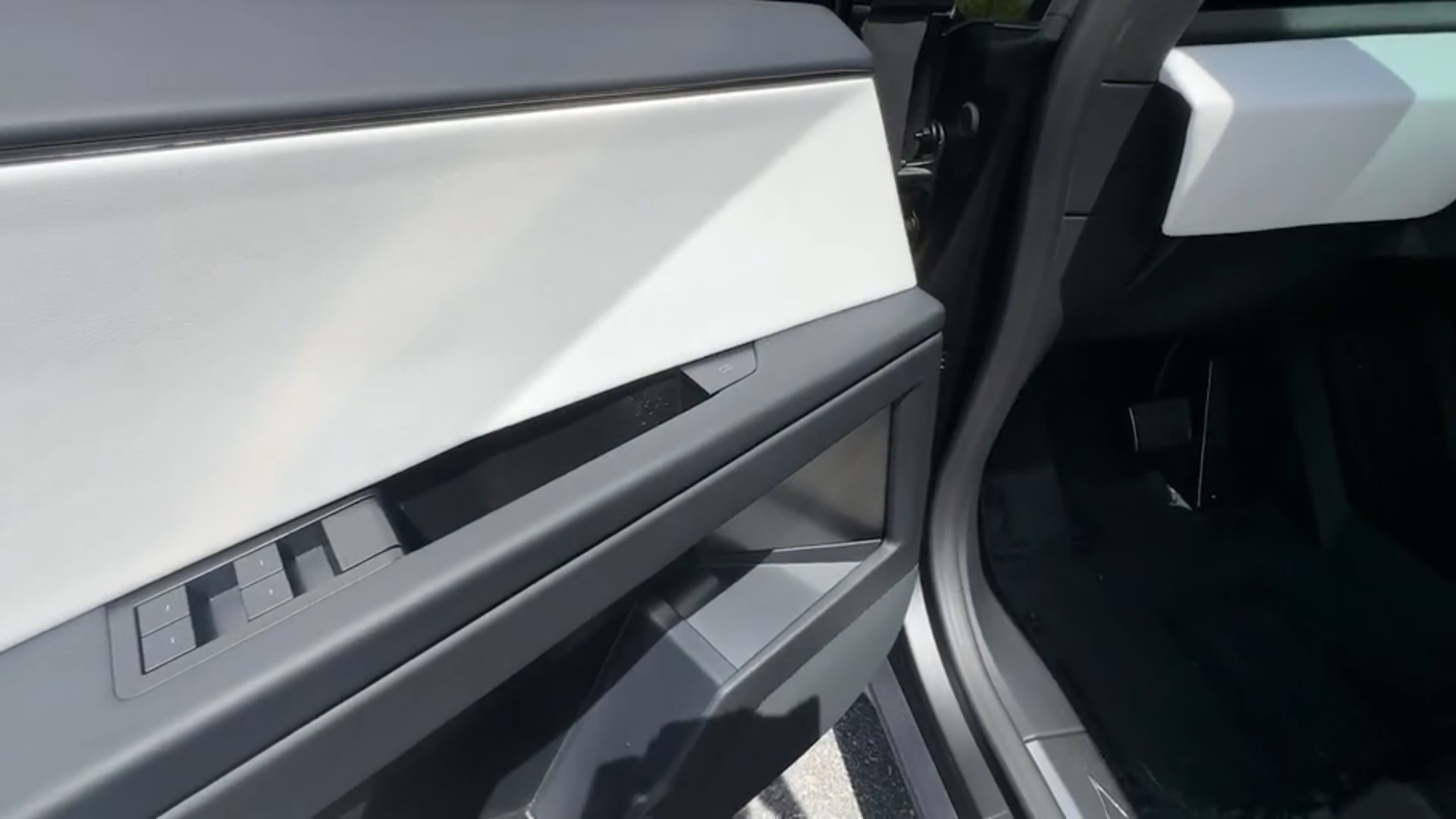 2024 Tesla Cybertruck Base