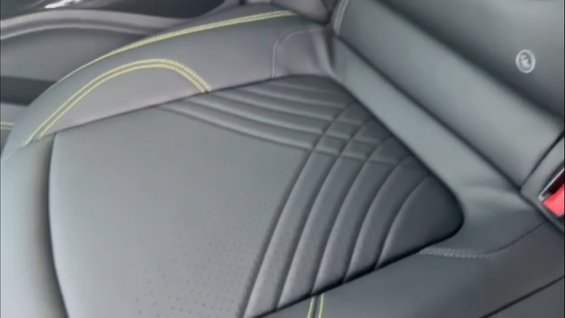 2024 Aston Martin DBX