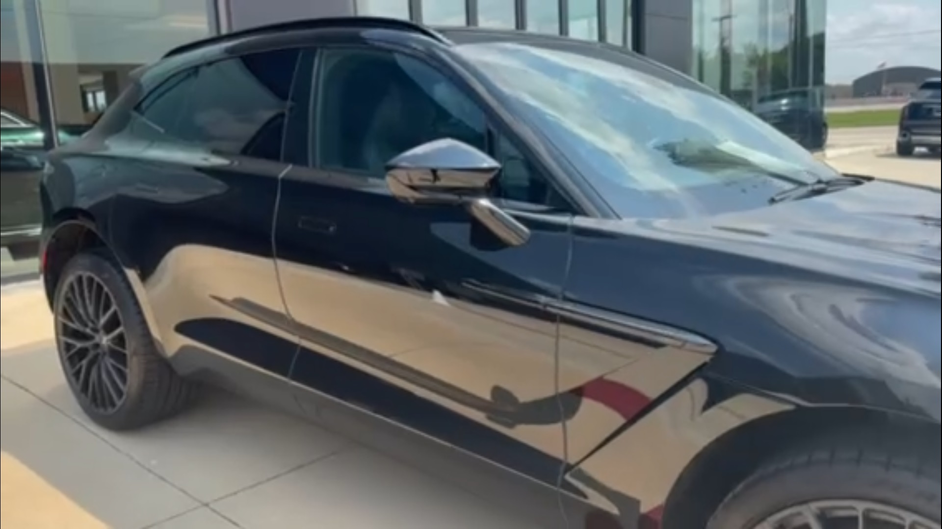 2024 Aston Martin DBX