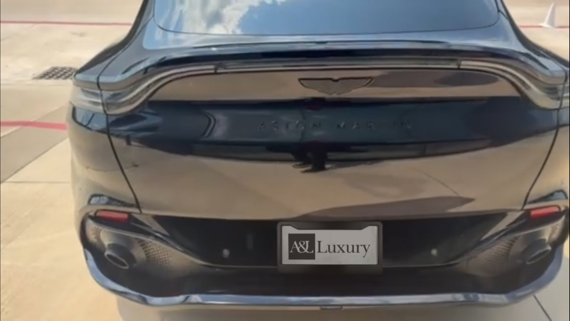 2024 Aston Martin DBX