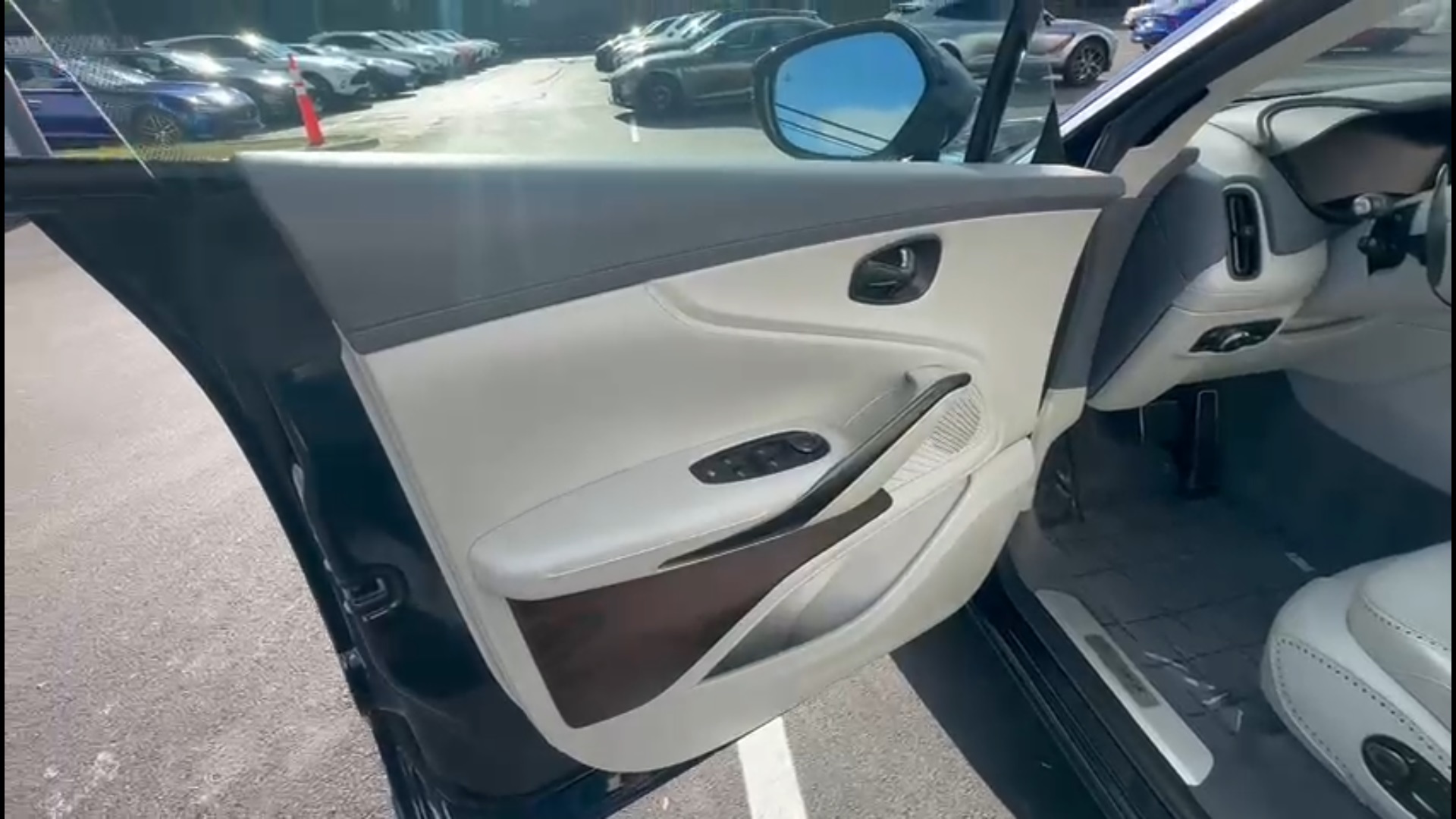 2021 Aston Martin DBX