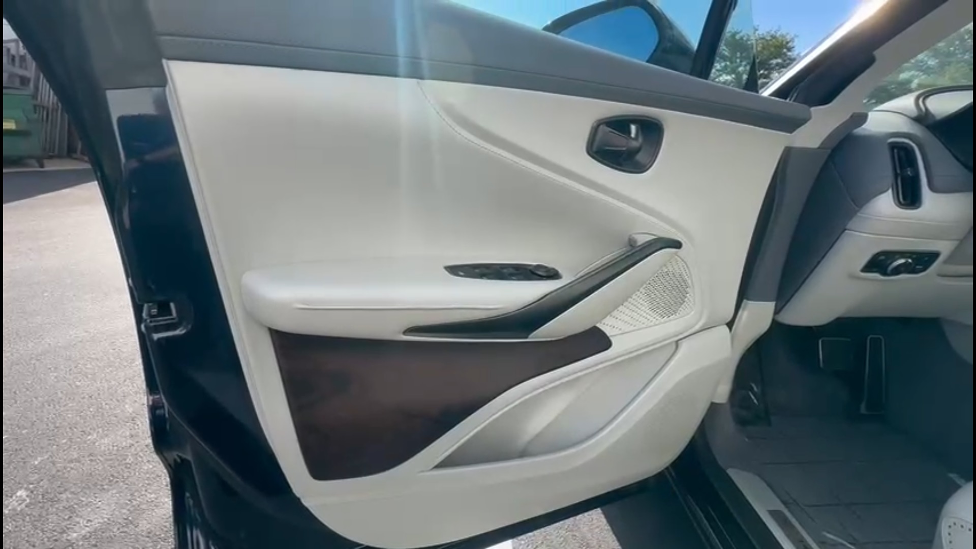 2021 Aston Martin DBX