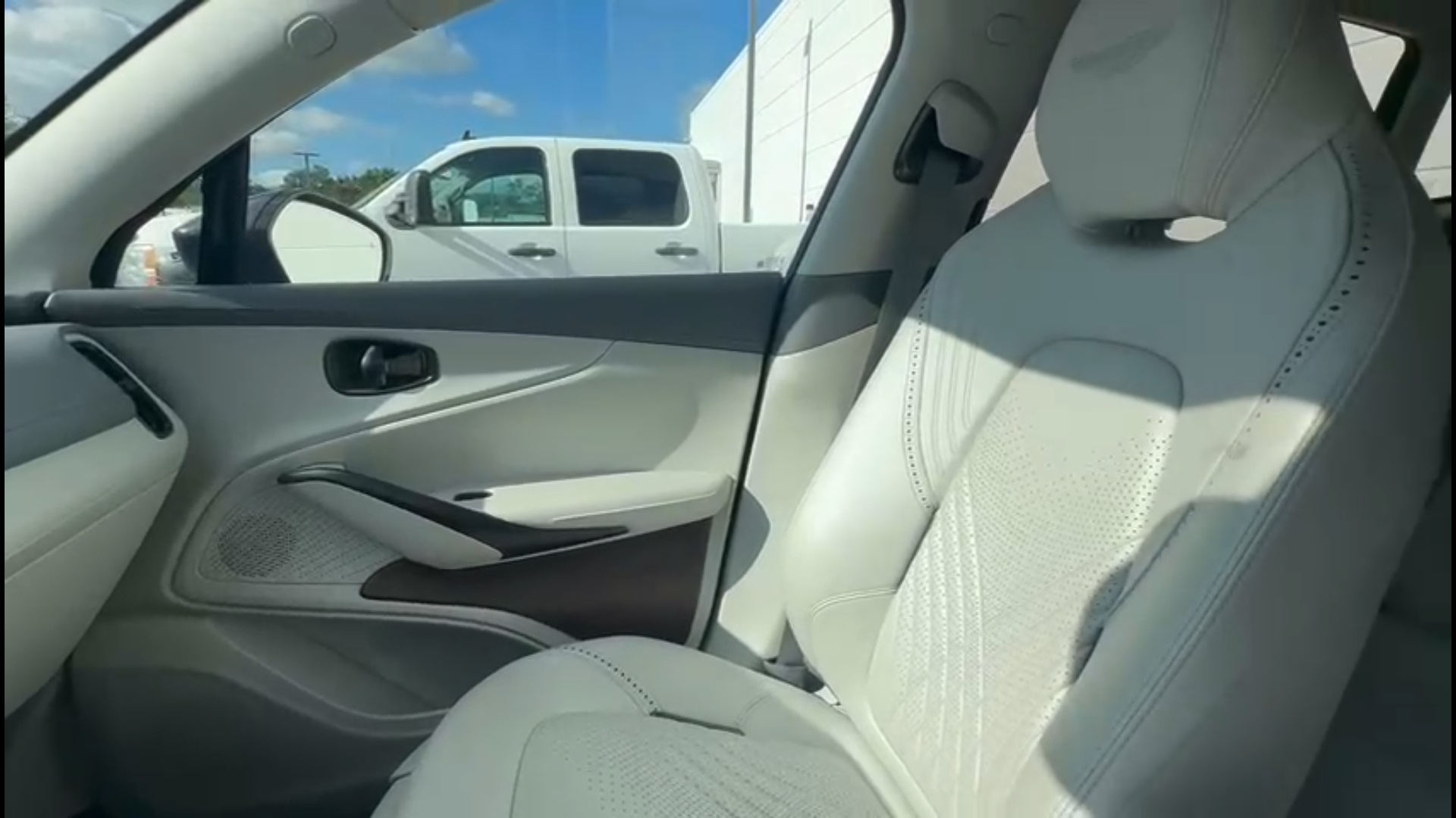 2021 Aston Martin DBX