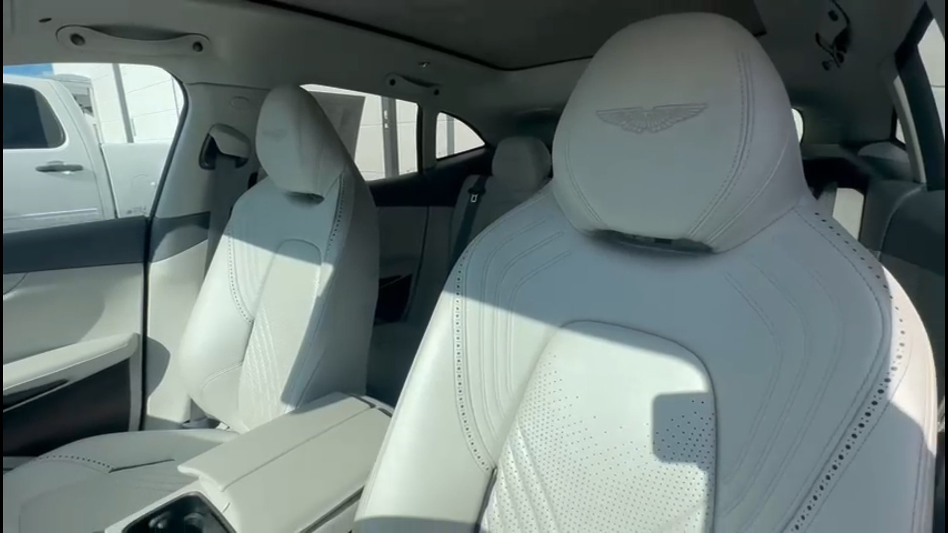 2021 Aston Martin DBX