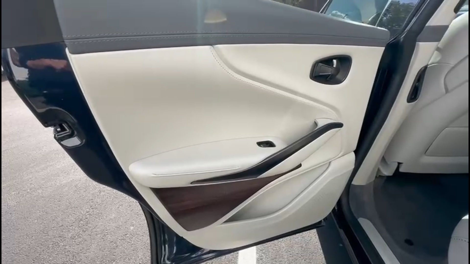 2021 Aston Martin DBX