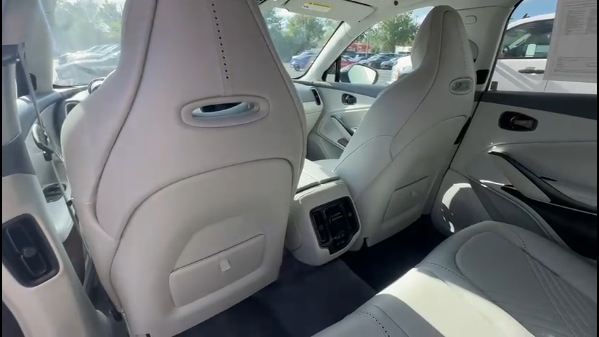 2021 Aston Martin DBX