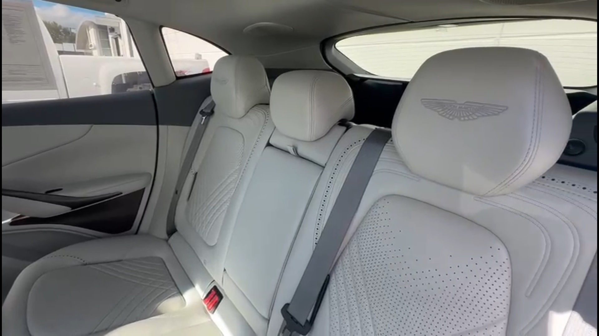 2021 Aston Martin DBX