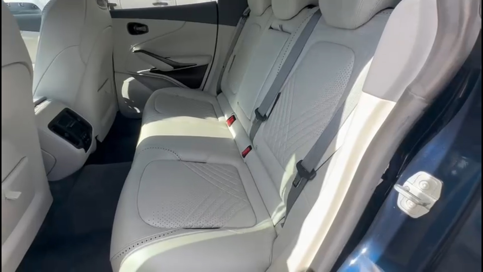 2021 Aston Martin DBX