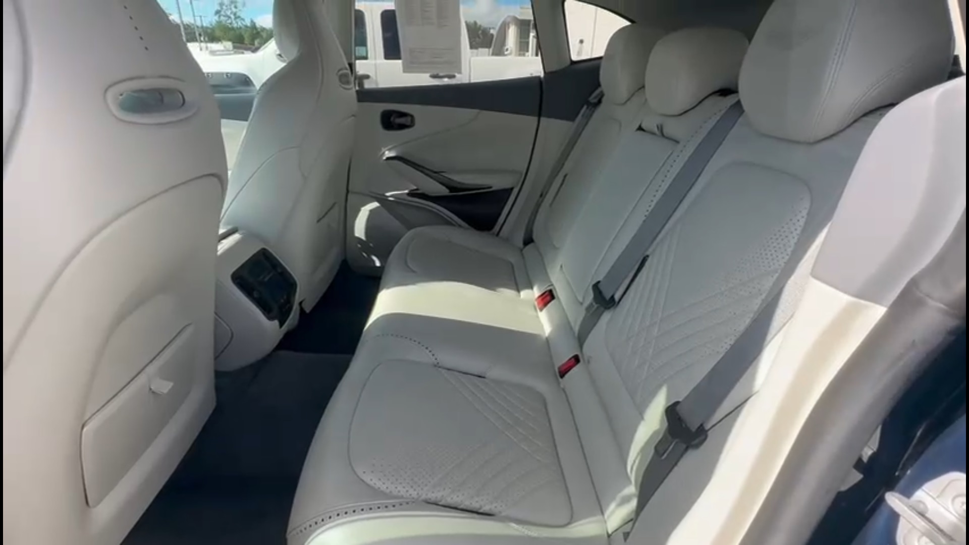 2021 Aston Martin DBX