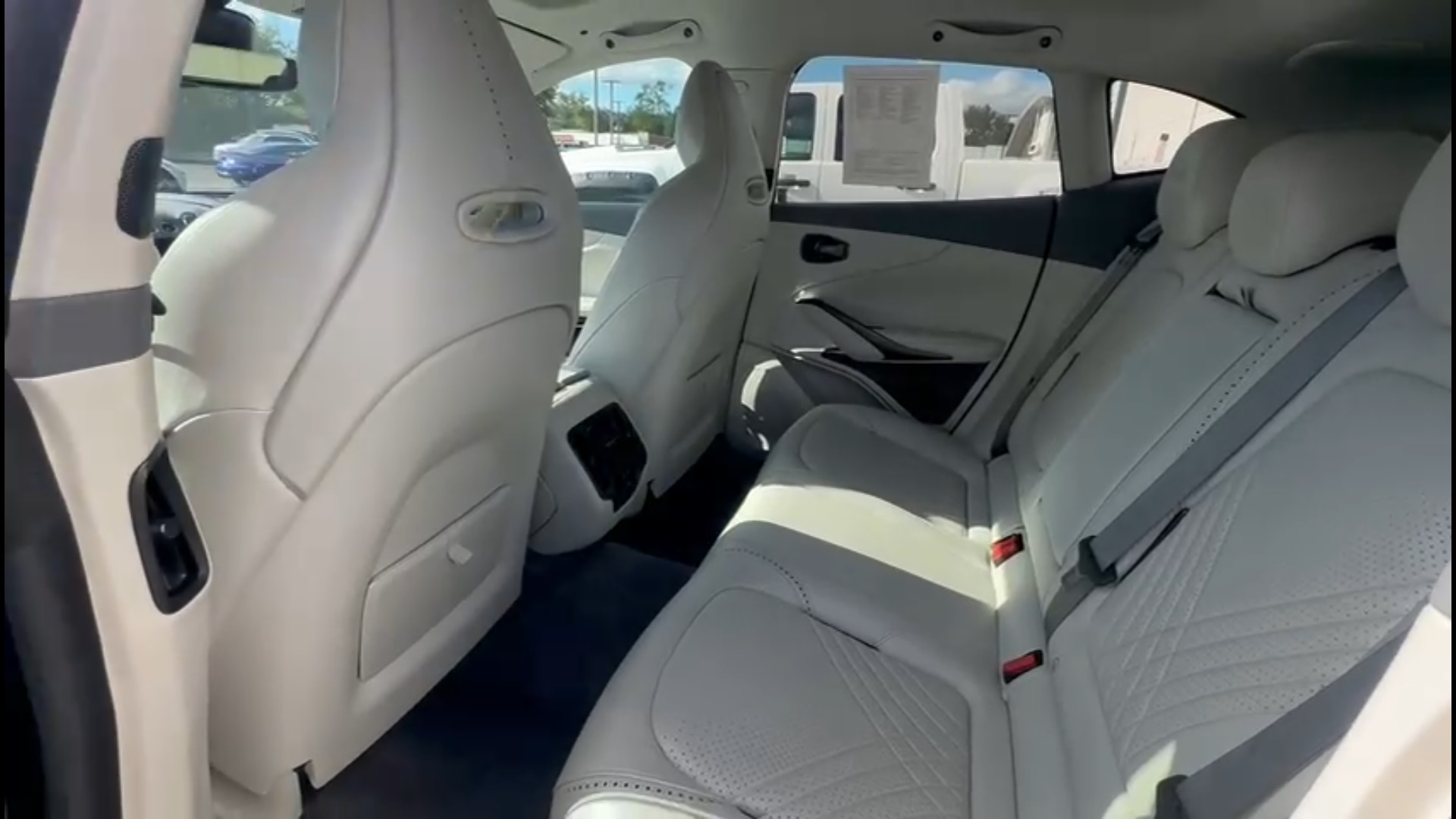 2021 Aston Martin DBX